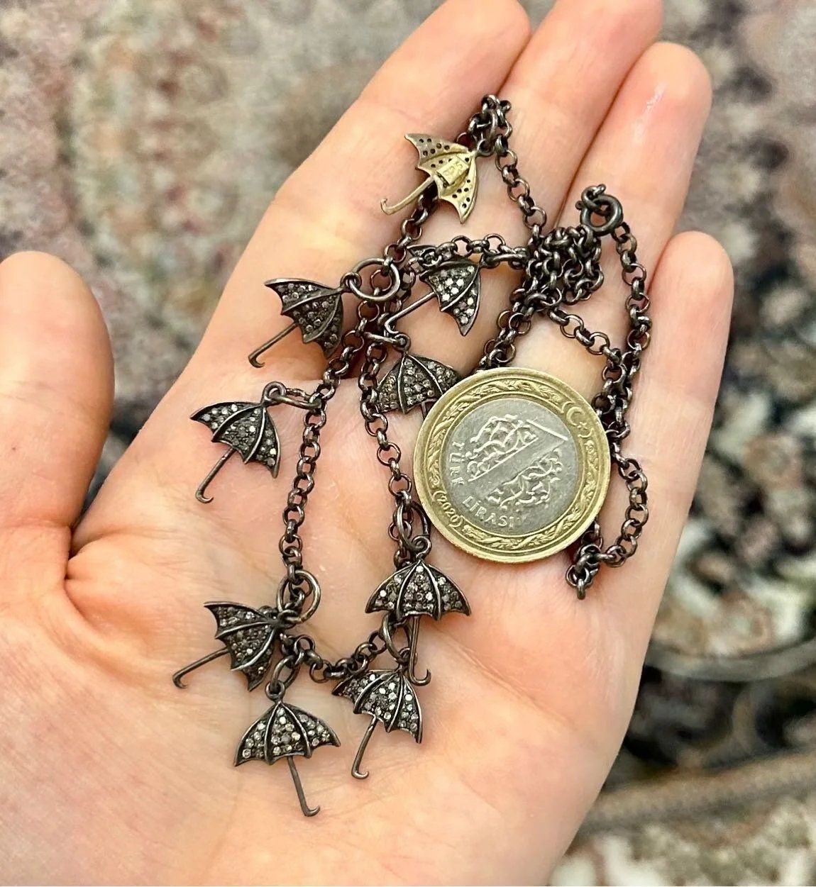 Şemsiye Motifli Elmas Kolye