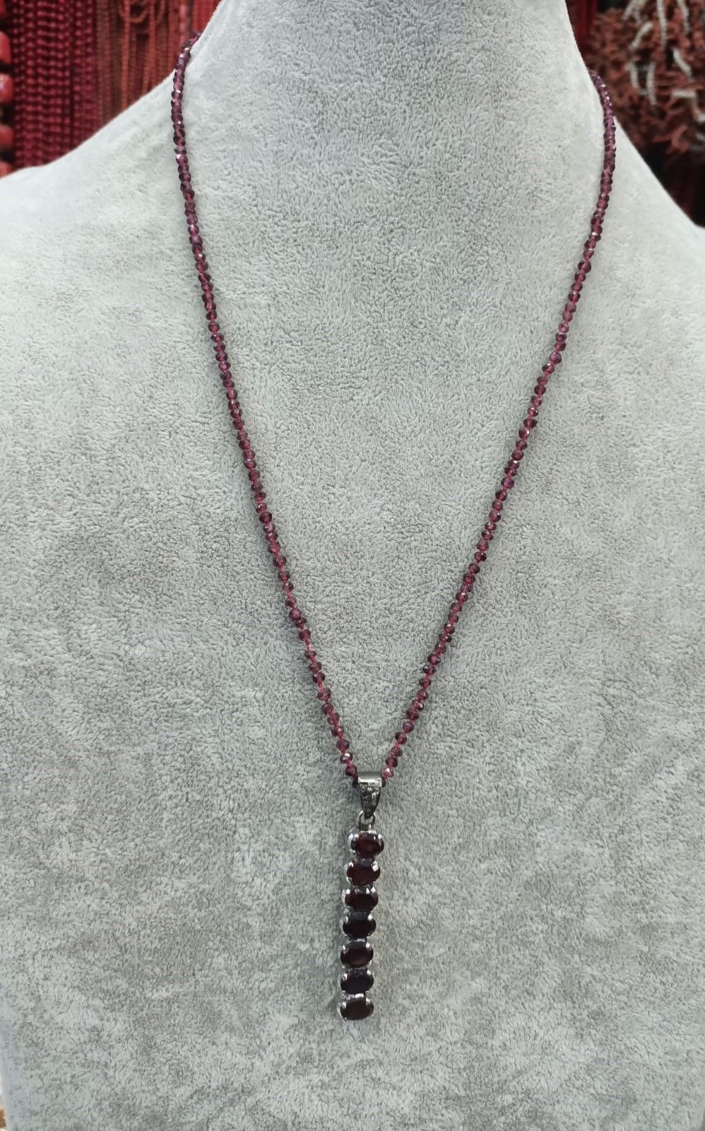 Granat Kolye
