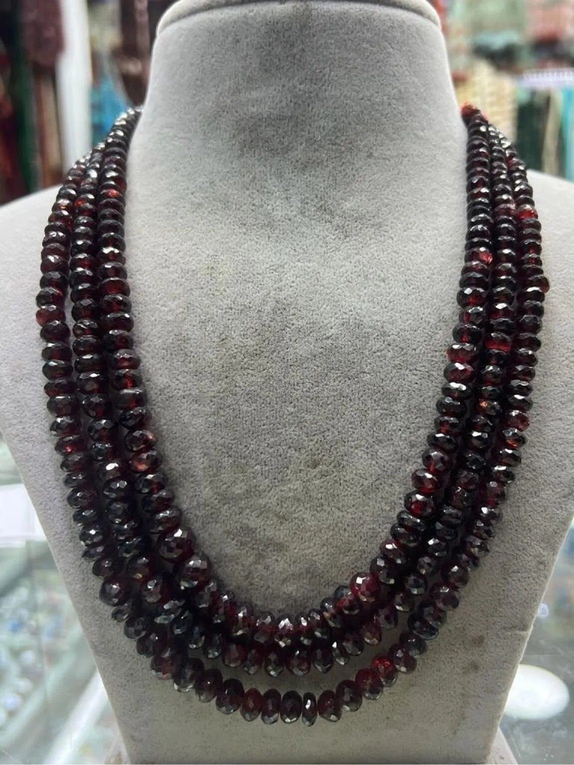 Granat Kolye